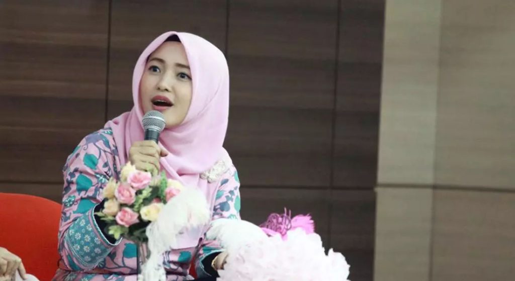 Biografi Sally Giovany Pemilik Pusat Batik Trusmi Di Cirebon.