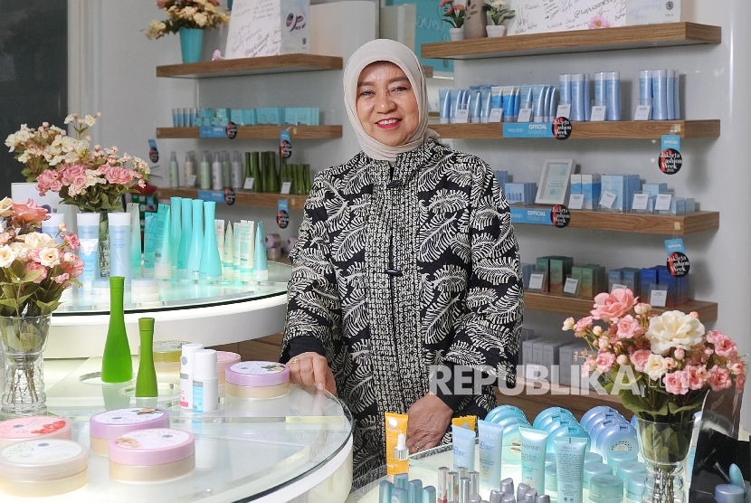 Biografi & Profil Nurhayati Subakat – Pendiri dan pemilik Wardah Cosmetics
